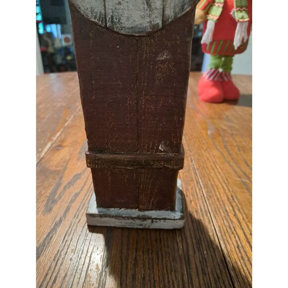 Heartland Holiday Santa Figurine Resin Carved Wood Look Farmhouse Shelf Decor - Picture 10 of 11
